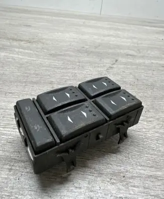 Ford Mondeo Mk III Electric window control switch 1S7T14A132BD 03163451