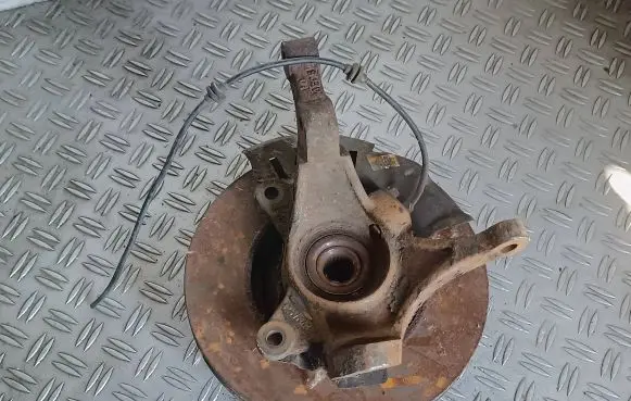 Hyundai i20 (PB PBT) Front wheel hub