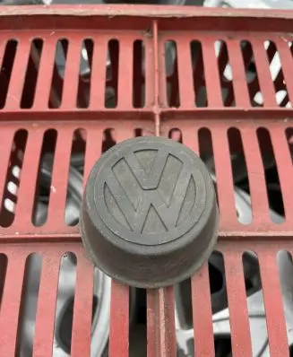 Volkswagen Golf I Original wheel cap 863601171 321601171A
