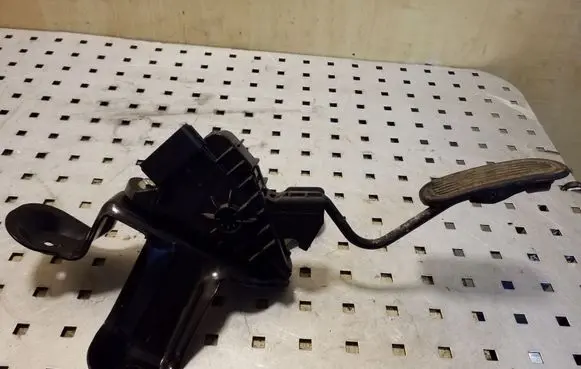 Lexus RX 330 - 350 - 400H Accelerator throttle pedal 7812048070