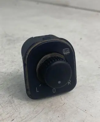 Wing mirror switch