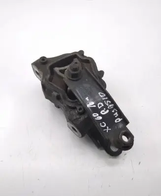 Volvo XC60 Engine mount bracket