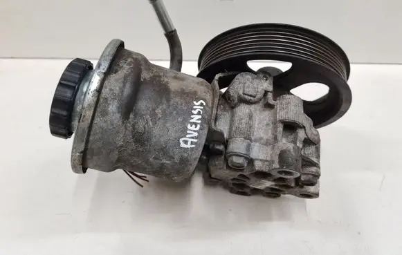 Toyota Avensis T250 Power steering pump