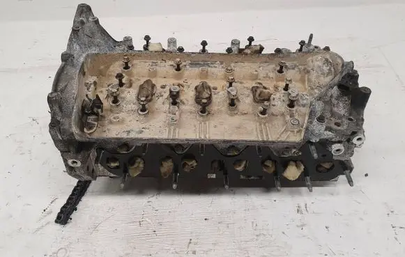 Nissan X-Trail T32 Engine head 422R
