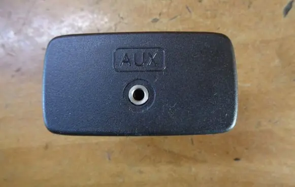 Subaru Legacy AUX in-socket connector 