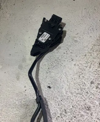 Nissan Primera Accelerator throttle pedal 18002AU410