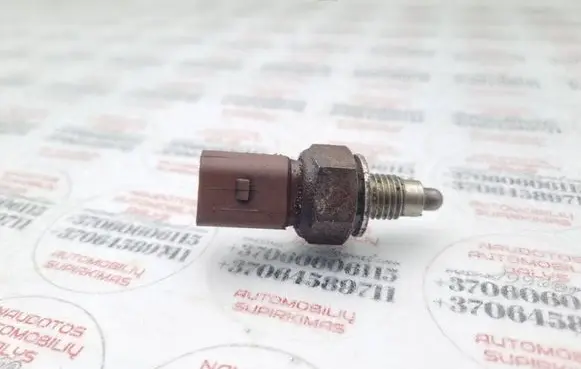 Volkswagen PASSAT B6 Reversing light switch sensor 02T945415D