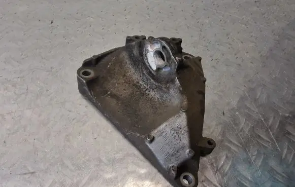 Gearbox mounting bracket