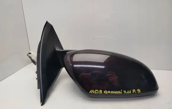 Nissan Qashqai Front door electric wing mirror 