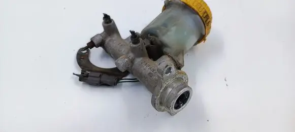 Subaru Impreza I Master brake cylinder