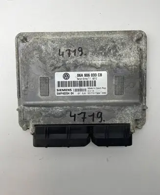 Volkswagen Golf V Engine control unit/module 06A906033CB