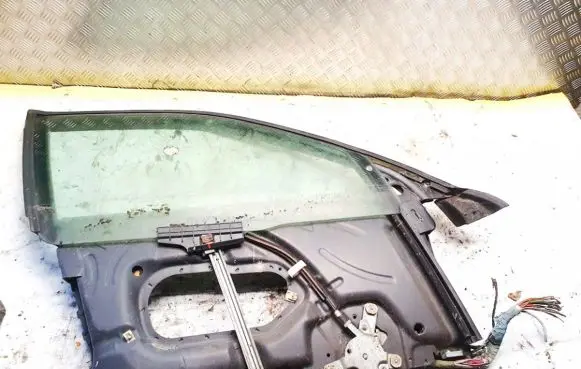 Audi A6 S6 C4 4A Front door window/glass frame 4a0837398a