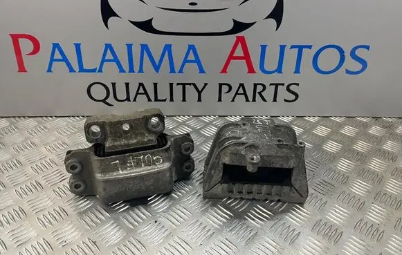 Volkswagen Golf V Engine mount bracket 1K0199262