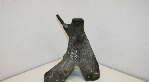 Audi A4 S4 B6 8E 8H Engine mounting bracket 8E0199308D