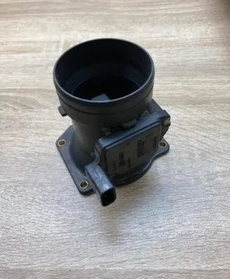 Volkswagen Golf IV Mass air flow meter 06A906461B