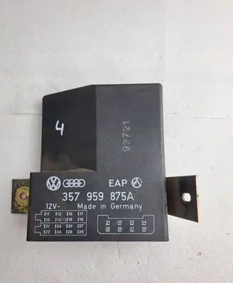 Volkswagen PASSAT B3 Door control unit/module 357959875A