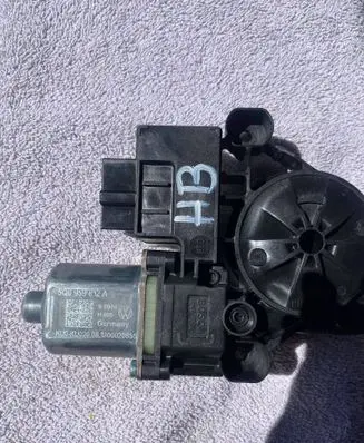 Skoda Octavia Mk3 (5E) Rear door window regulator motor 5Q0959812A