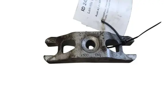 Audi A3 S3 8P Fuel Injector clamp holder 03L216