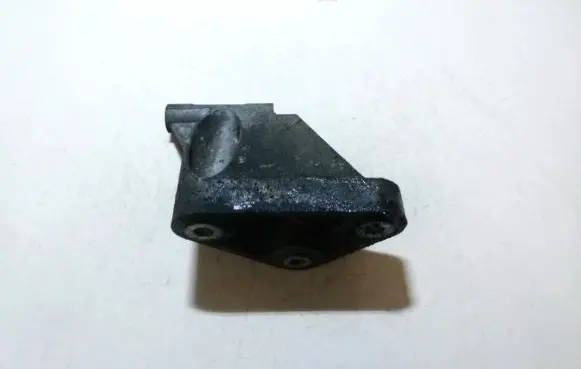 KIA Sorento Engine mounting bracket