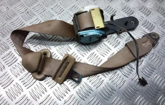 Chrysler 300M Front seatbelt