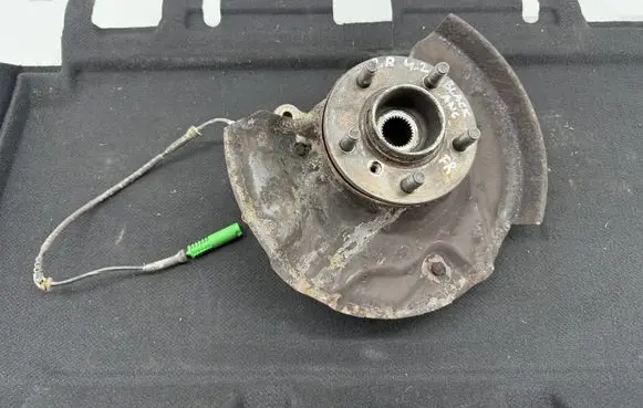 Land Rover Range Rover L322 Front wheel hub spindle knuckle