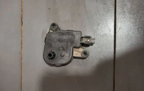Chrysler Voyager Air flap motor/actuator 04885465AA