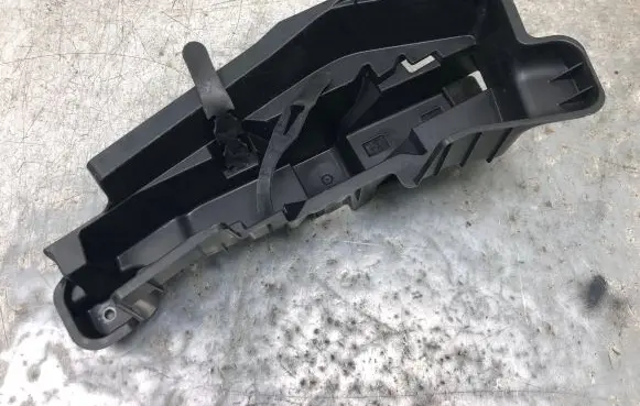 Audi Q3 8U Tool box 8U0011215