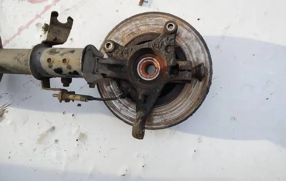 Dacia Dokker Front wheel hub spindle knuckle 
