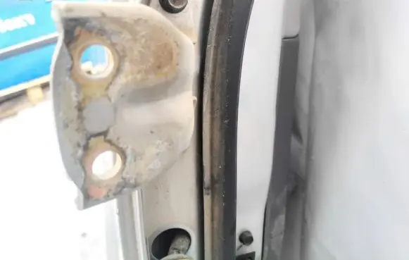 Hyundai Santa Fe Rear door lower hinge