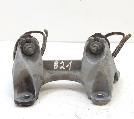 Gearbox mounting bracket