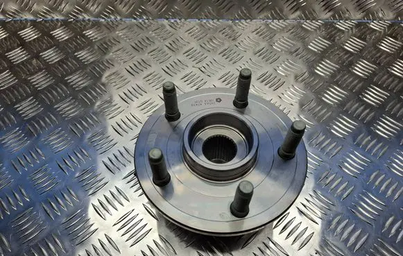 Dodge RAM 1500 DS Front wheel hub 68024245AA