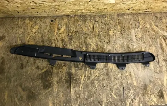 Ford C-MAX I Wiper trim 5M51R021A04A