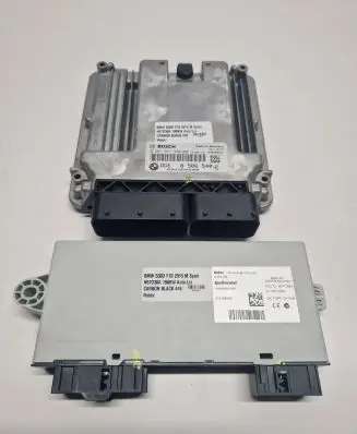 BMW 5 F10 F11 Engine control unit/module 8586540 030320600 0281031950