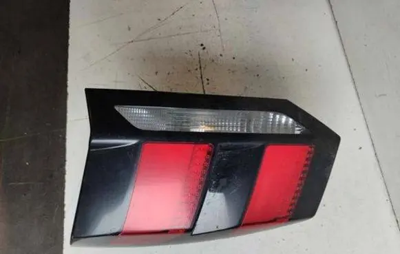 Peugeot 5008 II Tailgate rear/tail lights 9811027780 81580201