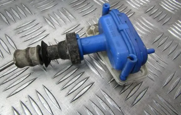 Audi 80 90 B3 Central locking vacuum pump 893862153d