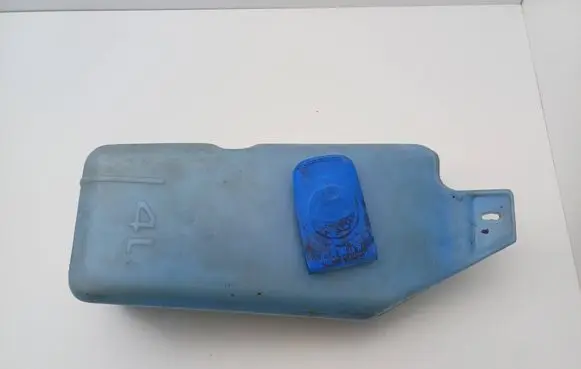 Volkswagen Polo II 86C 2F Windshield washer fluid reservoir/tank 867955453D