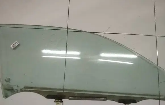 Toyota Corolla E120 E130 Front door window glass four-door as2