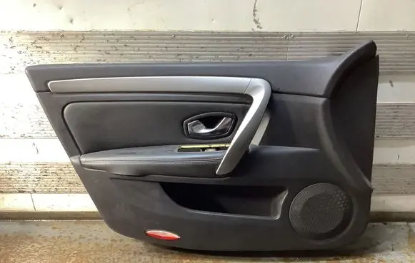 Renault Laguna III Front door card panel trim A7600122 37716 39333