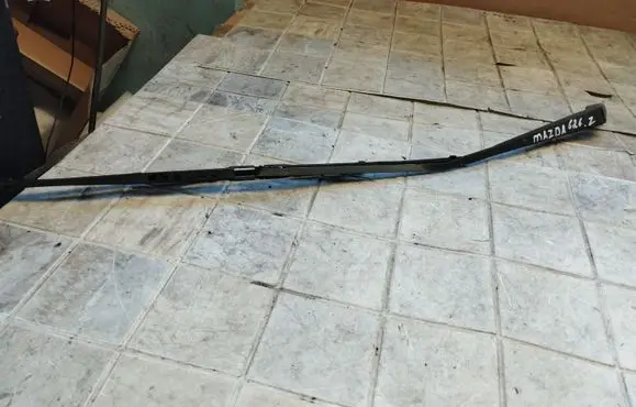Mazda 626 Rear wiper blade arm