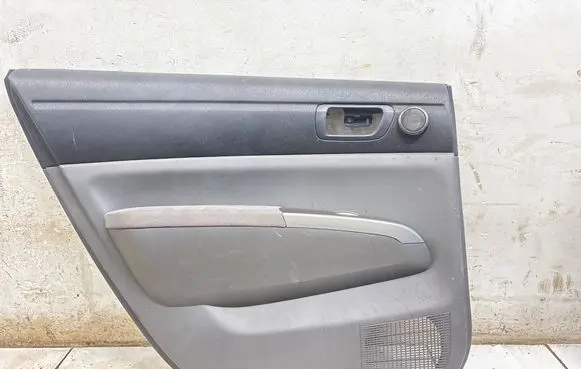 Toyota Prius (NHW20) Rear door card panel trim A607180157