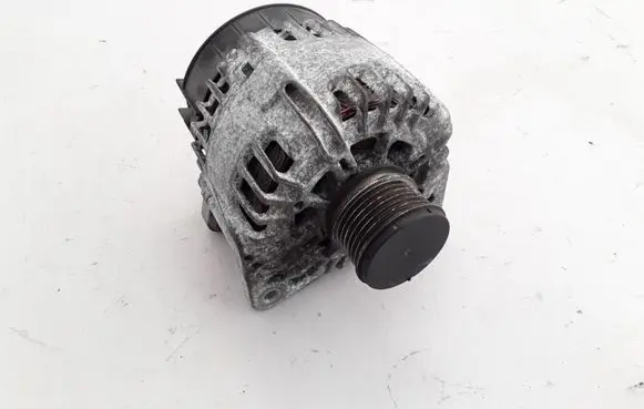 Renault Megane III Generator/alternator 231000026R