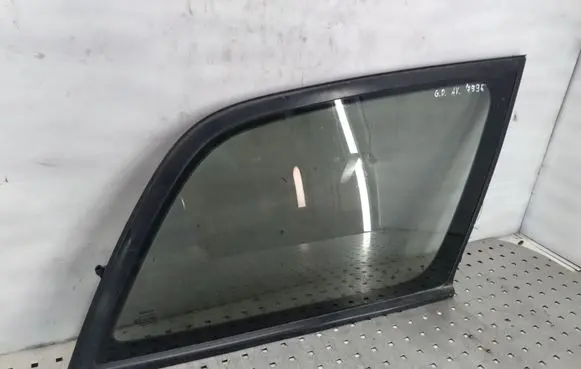 Toyota Avensis T220 Rear side window 43R00048