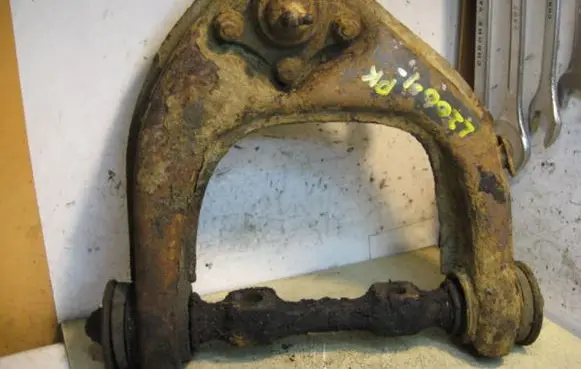 Mitsubishi Pajero Sport I Front lower control arm/wishbone NURODYKITEKURIPUSE