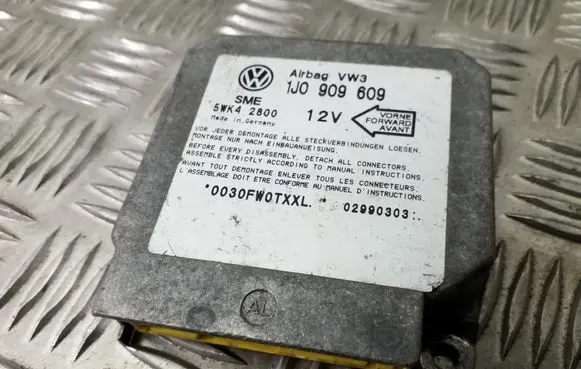 Volkswagen Golf IV Airbag control unit/module 1J0909609