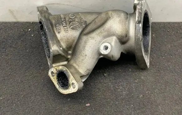 Audi Q7 4L Air intake duct part 059145997D