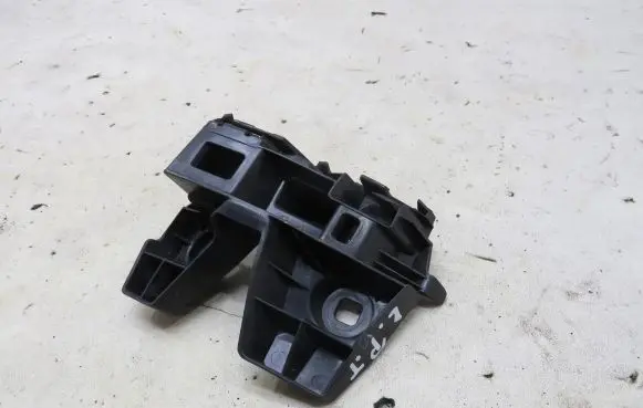 Volkswagen PASSAT B8 Rear bumper mounting bracket 3G9863463