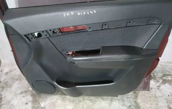 Chevrolet Captiva Front door card panel trim