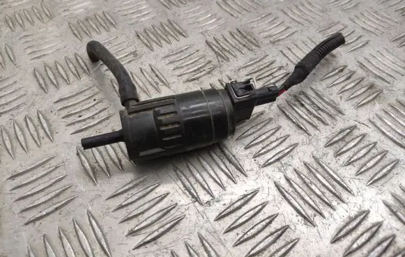 Alfa Romeo Giulia Windscreen/windshield washer pump D283248