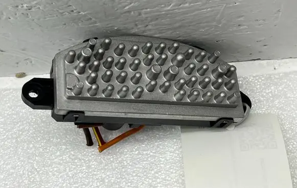 Skoda Kamiq Heater blower motor/fan resistor 5WA907521