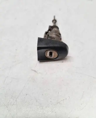 Volkswagen Caddy Front door lock (next to the handle) 2K0837167